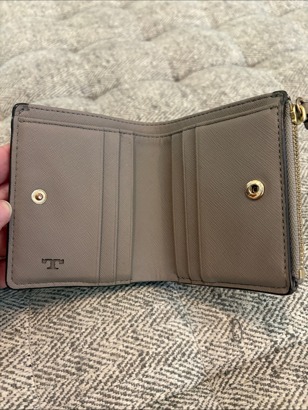 Tory Burch Robinson bi-fold wallet - Picture 3 of 5